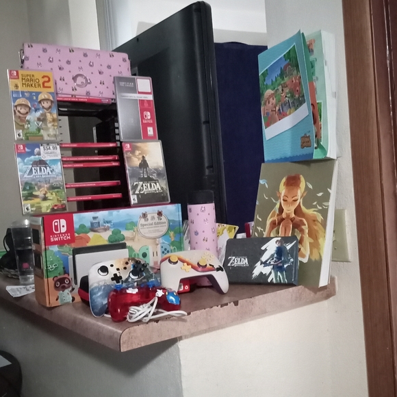Animal crossing switch with games and ECT.. - Picture 4 of 4